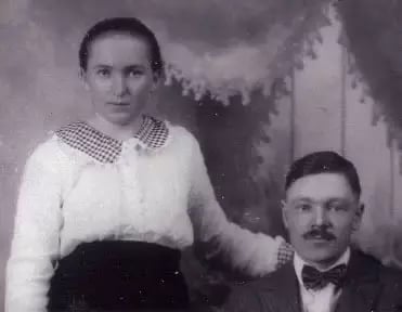 grandparents-Peter-Caroline-Urschel-1922
